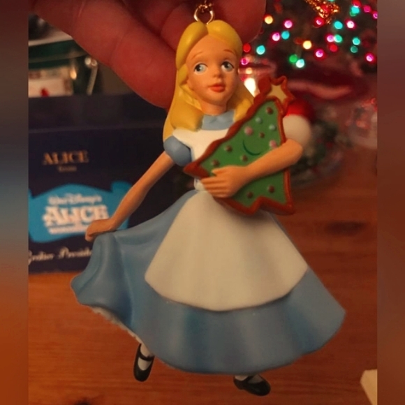 Walt Disney Alice in Wonderland Christmas collectable ornament(Alice) - Picture 2 of 4